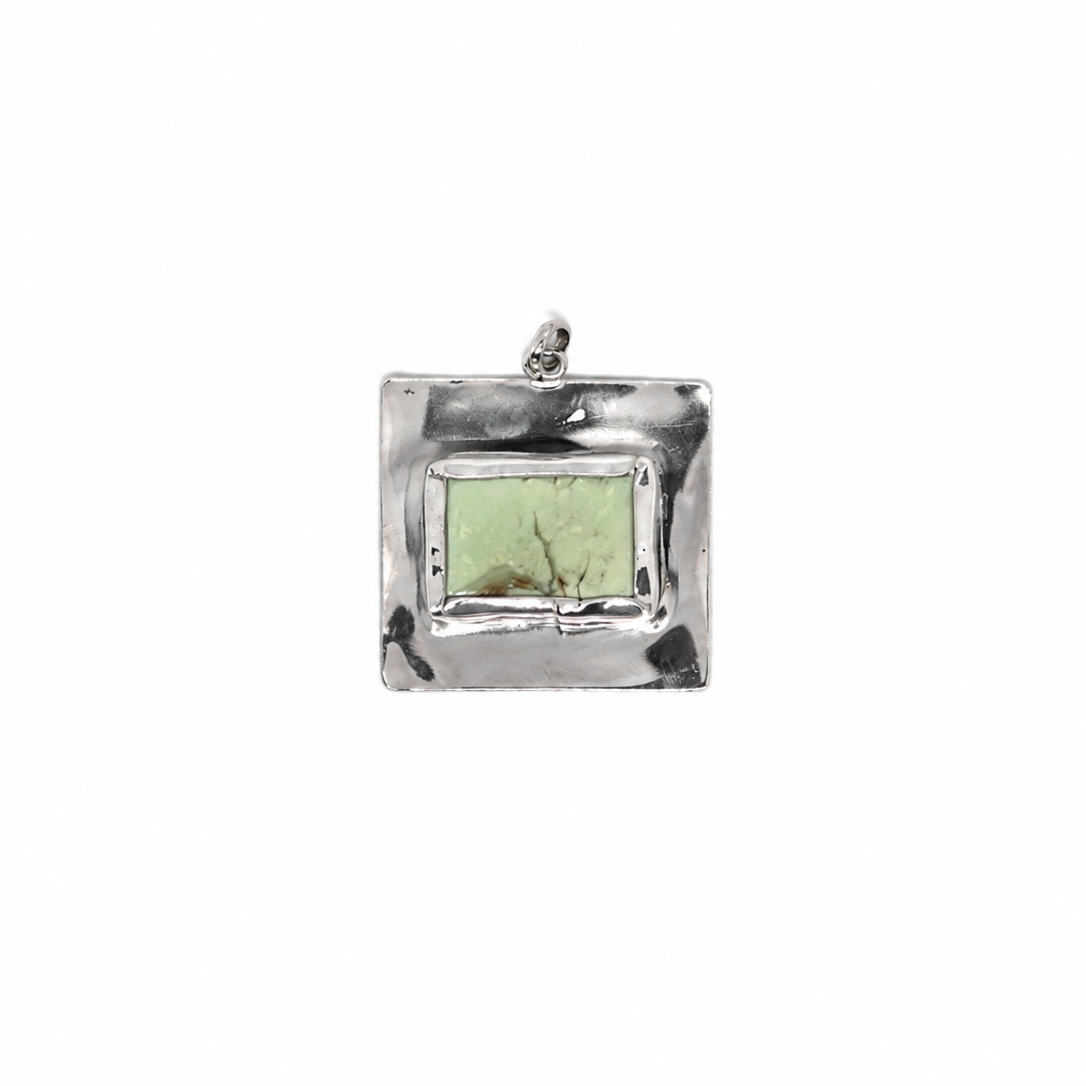 attraction pendant